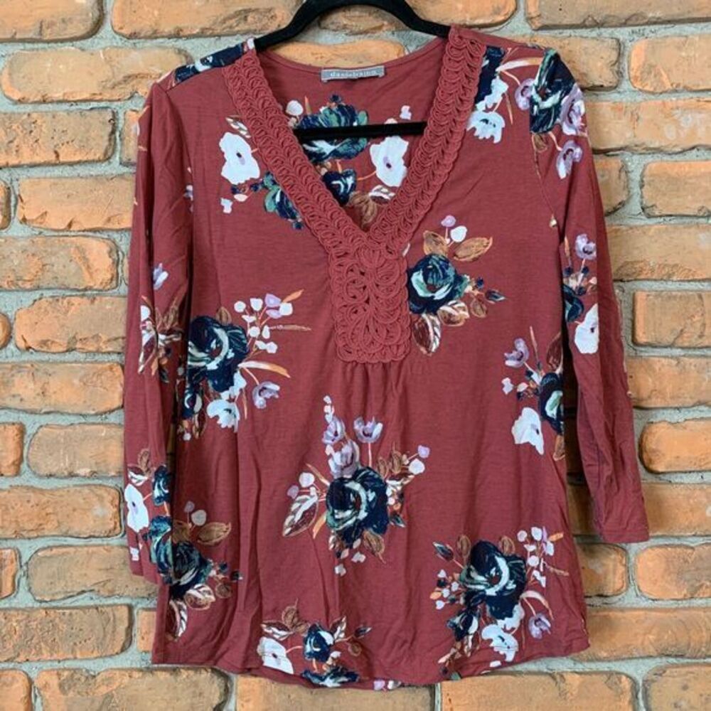 Daniel Rainn Womens Small Top Rust Red Floral V-Neck Crochet Detail Blouse Rose
